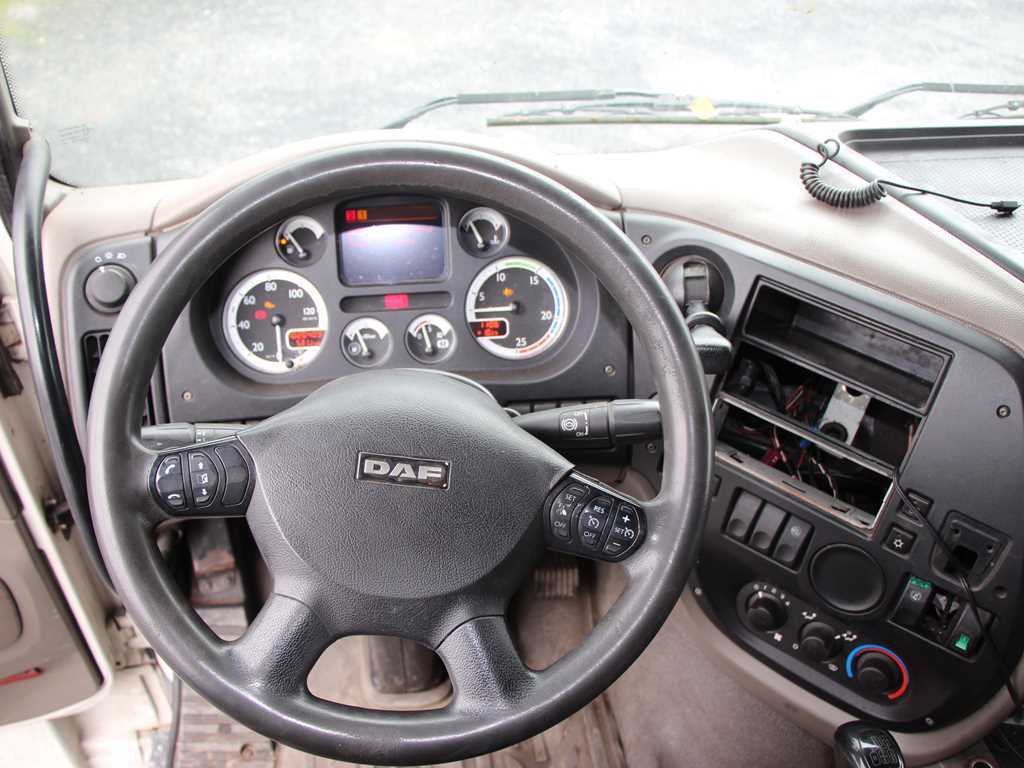 DAF XF 105.410 EURO 5 MANUALNÍ NÁKLADNÍ AUTOMOBIL VALN